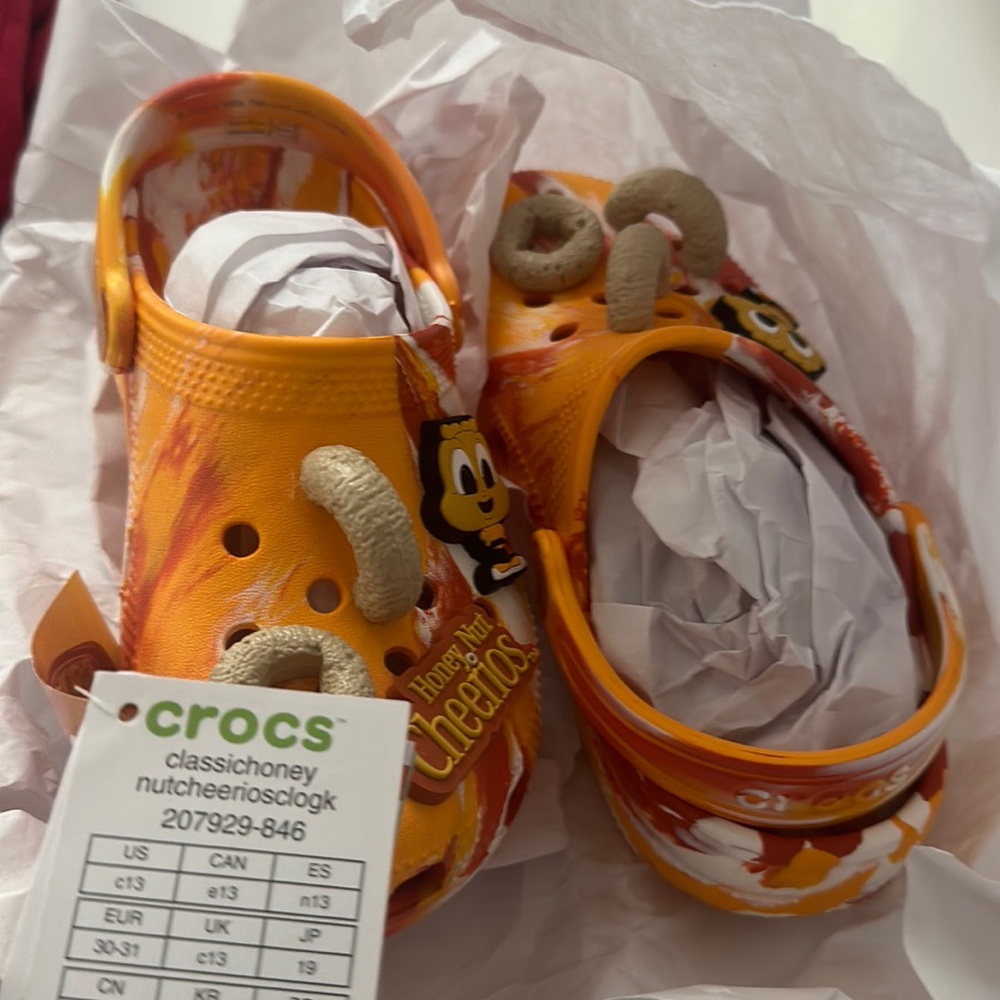 Crocs classichoneynutcheerios,